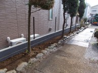 台風で壊れてしまった万年塀をフェンスにお取替え 台風で壊れてしまった万年塀をフェンスにお取替え